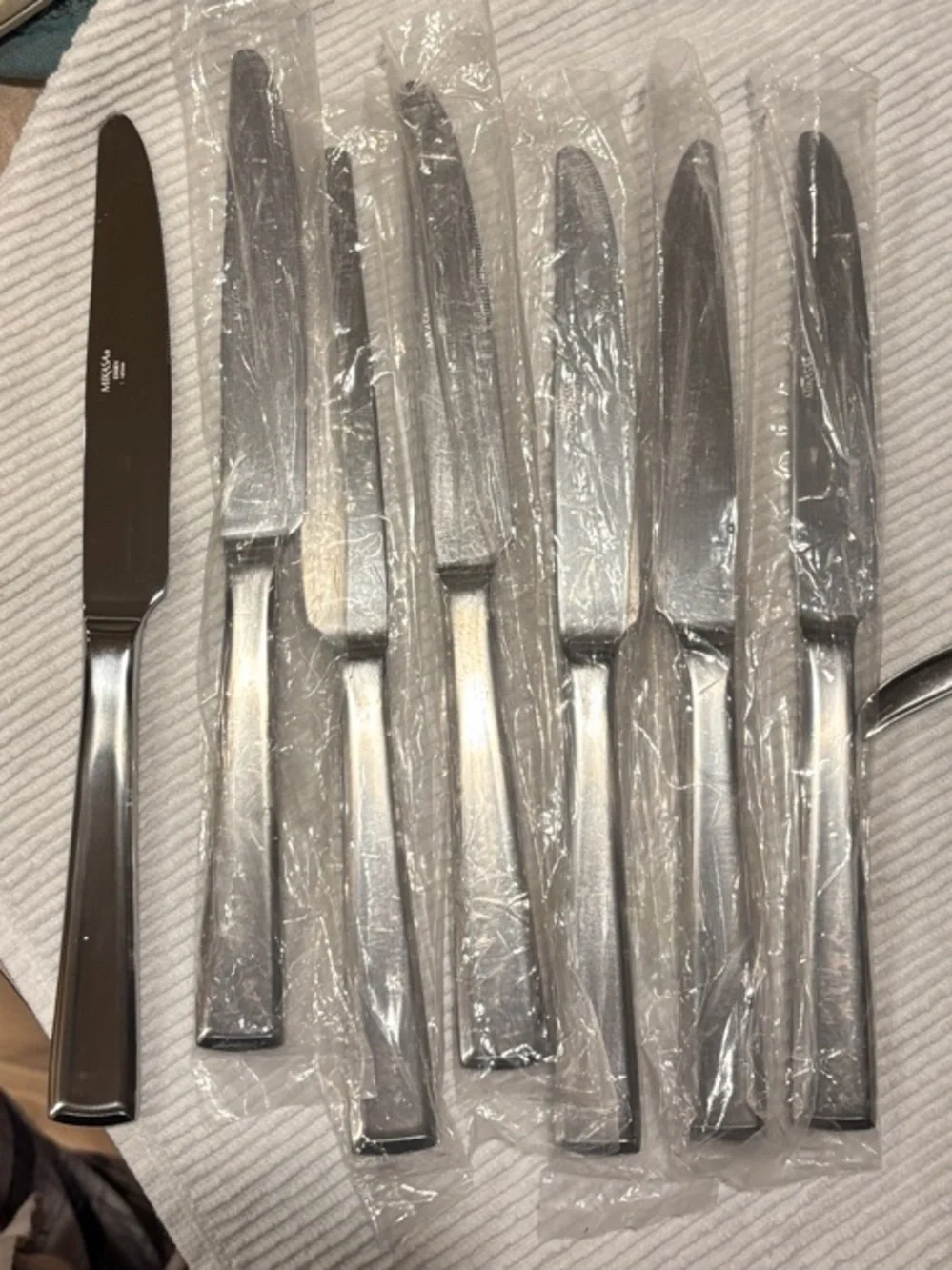Mikasa Stainless Steel Dinner Knife Set - Silver silverware Essex 7 knives
